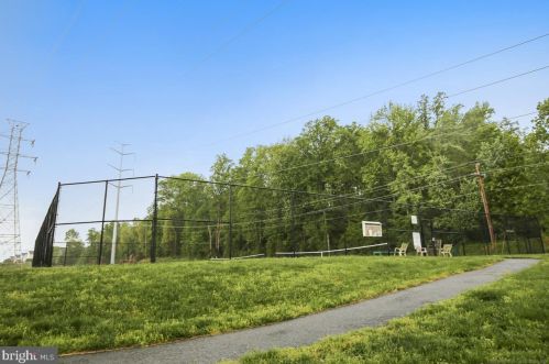 7458 Gadsby Sq, Alexandria VA 22315-5288 exterior