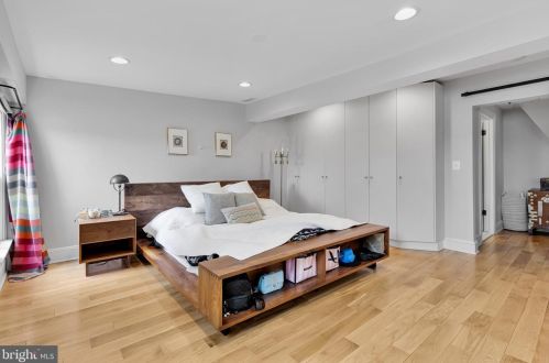 404 6 St, Washington DC 20003-2703 exterior