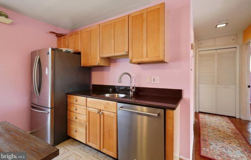 813 Crothers Ln, Rockville MD 20852-1104 exterior