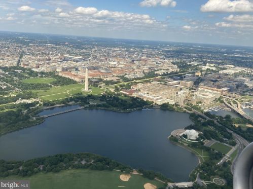 1800 Old Meadow Rd, Mc Lean VA  22102-1899 exterior