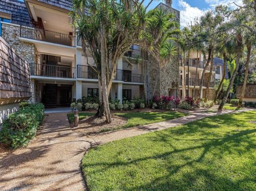 103 Wilderness Dr, Naples FL 34105-2636 exterior