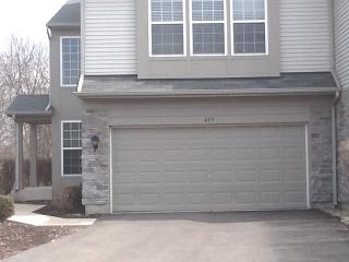 489 Metropolitan St, Aurora, IL 60502-8935