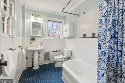 3373 Runnymede Pl, Washington DC 20015-2415 exterior