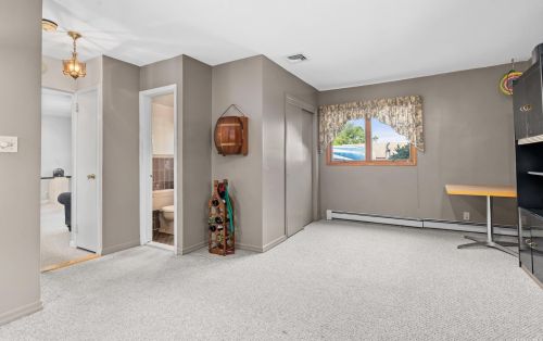 2 Furth Rd, Valley Stream NY 11581-2531 exterior