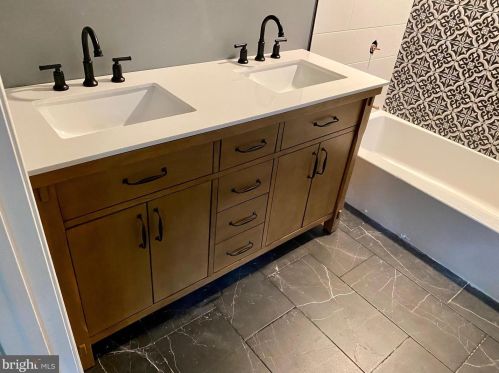 10316 Gainsborough Rd, Rockville MD 20854-4043 exterior