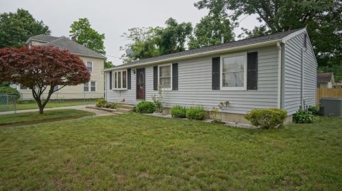 22 Cloran St, Springfield, MA 01109-2204