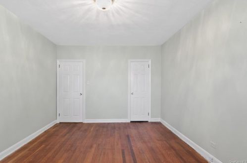 2320 Tenbroeck Ave, Bronx NY 10469-5308 exterior