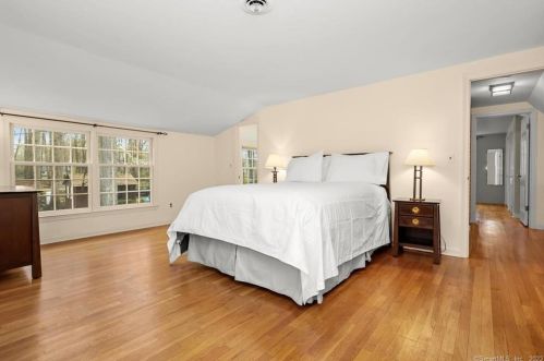 3 Huckleberry Hl Rd, Wilton CT 06897-2802 exterior