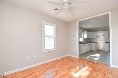 105 Lyons St, Springfield MA 01151-1610 exterior