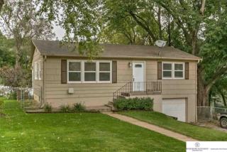 8514 Underwood Ave, Omaha, NE 68114-3513