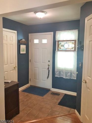 100 Carriage Ln, Fredon, NJ 07860-1930