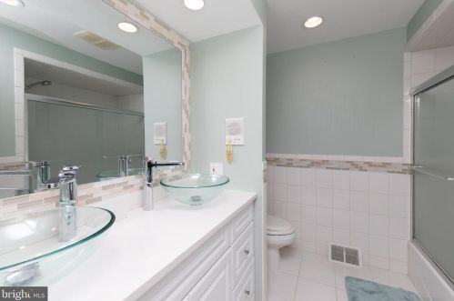 2076 Packard Ave, Huntingdon Valley PA 19006-6418 exterior