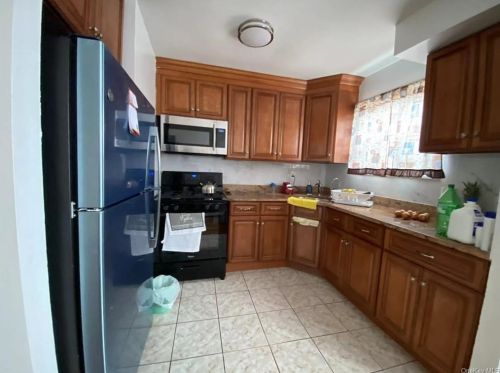 2780 Sampson Ave, Bronx NY 10465-2904 exterior