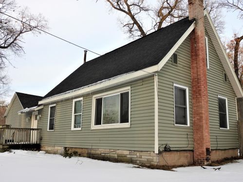 598 Wolf Lake Rd, Meskegon MI  49442-3036 exterior