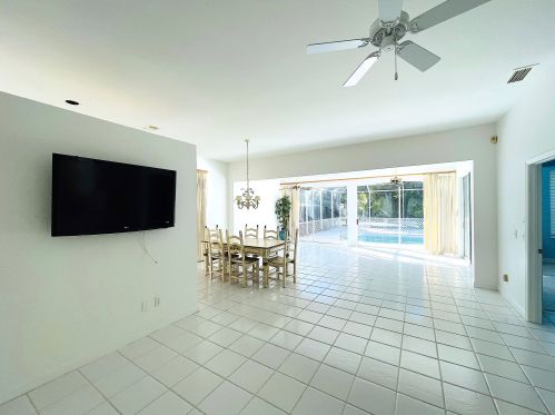 9437 Poinciana Ct, Fort Pierce FL  34951-2946 exterior