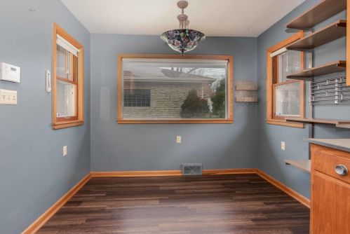 5796 Kinnickinnic Riv Pkwy, Milwaukee WI 53219-2231 exterior