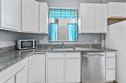 113 Oakland Ave, Providence RI 02908-3632 exterior