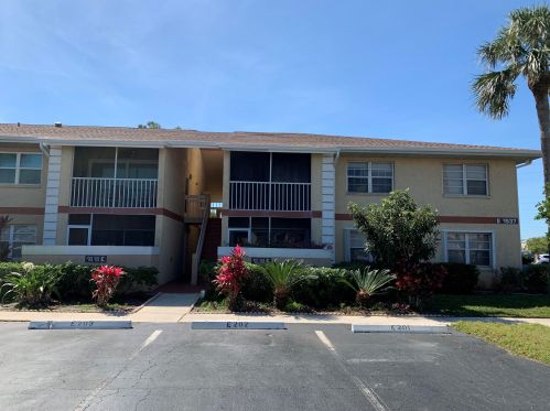 1537 Royal Green Cir, Fort Pierce FL  34952-7625 exterior