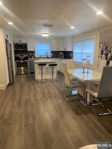 321 Undercliff Ave, Edgewater NJ  07020-1216 exterior