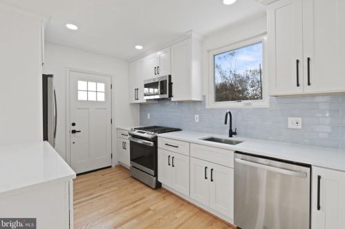 10 Taylor Run Pkwy, Alexandria VA 22314-4978 exterior