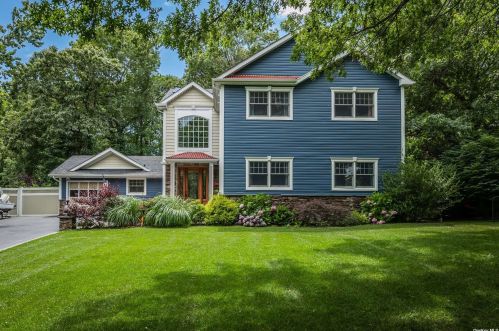33 Cross Bow Ln, Commack, NY 11725-1214