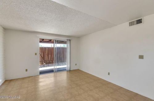 7780 Kenyon Dr, Tucson AZ 85710-4445 exterior