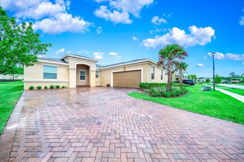 844 Bent Creek Dr, Fort Pierce, FL 34947-1326