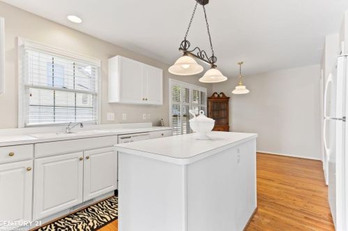 1050 Pointe Pl Blvd, Rochester MI 48307-1794 exterior