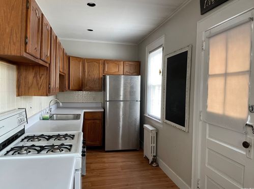 127 Munro Blvd, Valley Stream NY  11581-3433 exterior