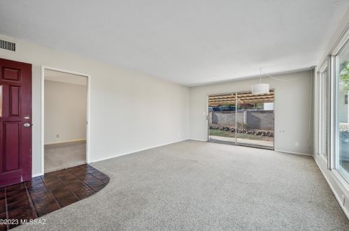 8542 Desert Steppes Dr, Tucson AZ  85710-4210 exterior