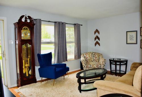 11120 Patsy Dr, Saint Louis, MO 63123-7027