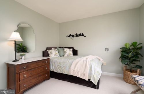 1532 Hampton Hill Cir, Mc Lean VA  22101-6020 exterior