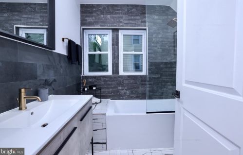 3016 Thayer St, Washington DC  20018-2505 exterior