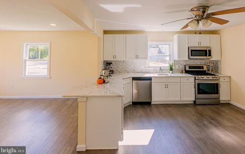 721 Pkwy Ave, Trenton NJ 08618-2729 exterior