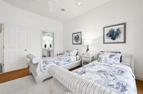 30 Casa Mar Ln, Naples FL 34103-3685 exterior