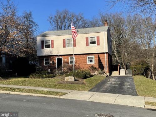 8440 Chippewa Rd, Philadelphia, PA 19128-1206