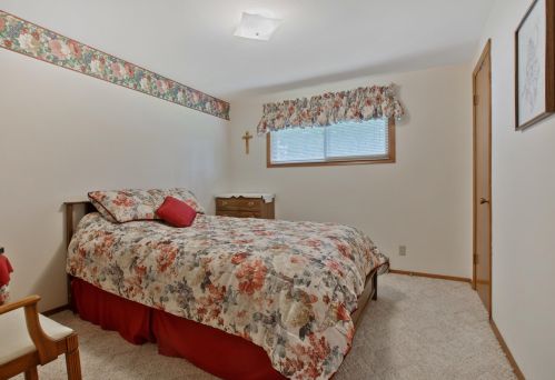 901 Shorewood Blvd, Manitowoc WI 54220-2945 exterior