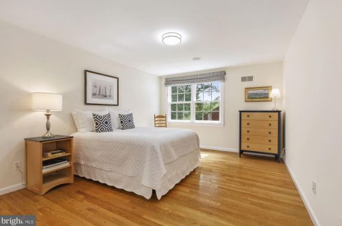 11013 Cripplegate Rd, Rockville MD 20854-1630 exterior