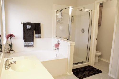 6832 Auckland Dr, Austin TX  78749-4163 exterior