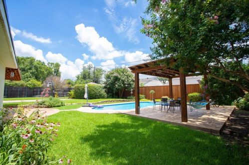 14140 Edgecrest Dr, Dallas TX 75254-2803 exterior