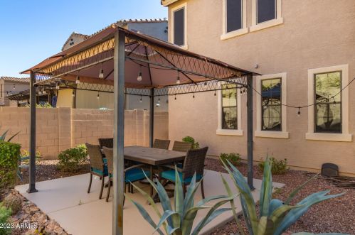 2376 Dusty Wren Dr, Phoenix AZ  85085-7032 exterior