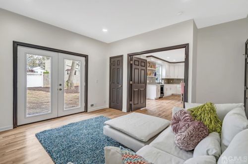 22 Stiles Rd, Edison NJ  08817-4137 exterior