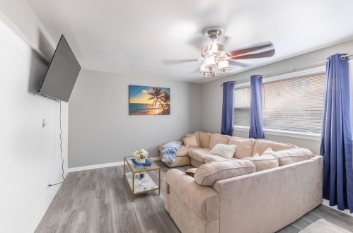 4126 Cullom Ave, Chicago, IL 60641-2301