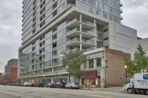 1720 Michigan Ave, Chicago IL  60616-1465 exterior