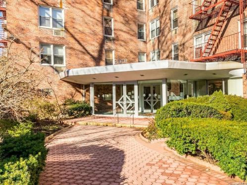 3901 Independence Ave, Bronx NY  10463-1204 exterior