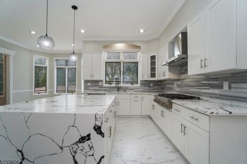 47 Hillside Ave, Berkeley Heights NJ 07922-1708 exterior