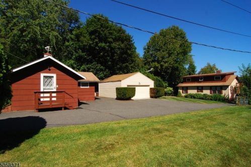 13 Pt Pleasant Rd, Hopatcong NJ 07843-1323 exterior