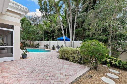 343 Carlton Pl, Naples FL 34108-7510 exterior