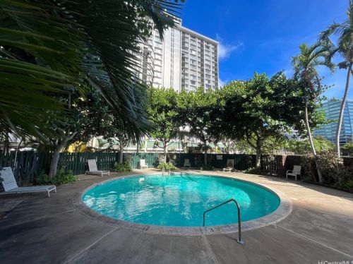 750 Amana St, Honolulu HI 96814-5025 exterior