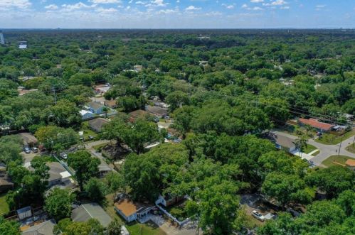 8111 El Portal Dr, Tampa, FL 33604-2810